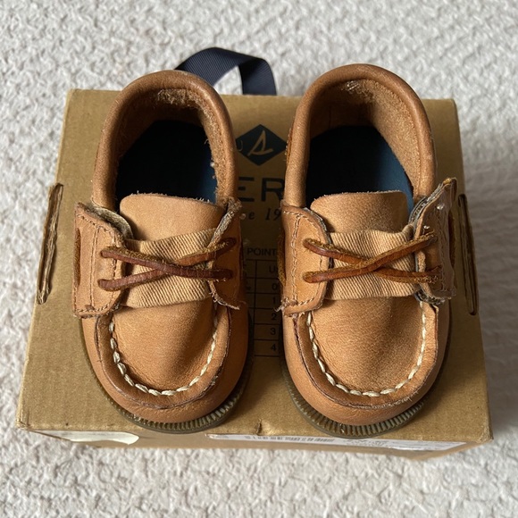 Baby shoes - Picture 2 of 3